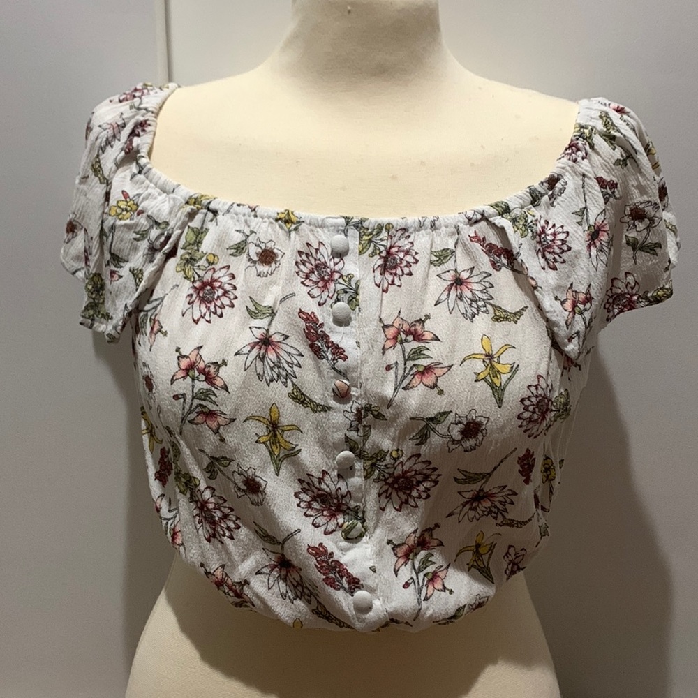 Size small floral crop top with decorative buttons